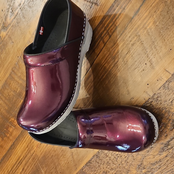 NWOB Sanita Purple Patent Leather Clogs Sole - Picture 4 of 15